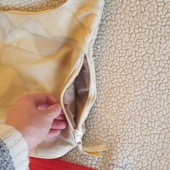 GUC cream and neutral tones Leather Handbag - Picture 4 of 5